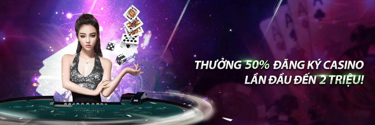 Bàn Baccarat sang trọng với các lá bài và chip cá cược tại 123hero